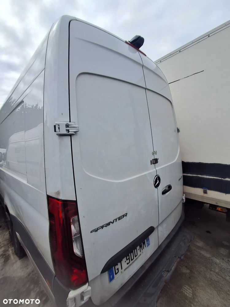 Mercedes-Benz Sprinter - 10