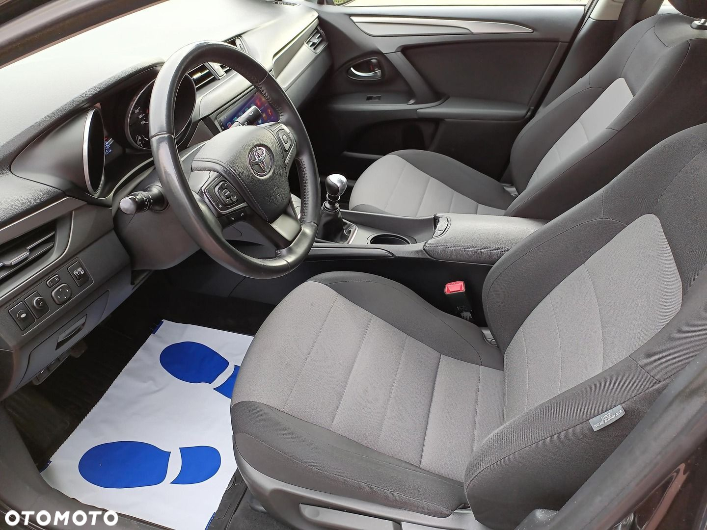 Toyota Avensis 1.8 Active - 11