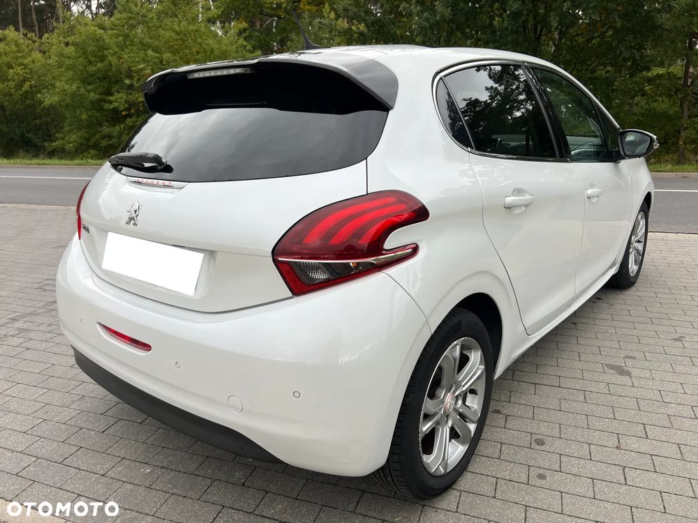 Peugeot 208 - 6