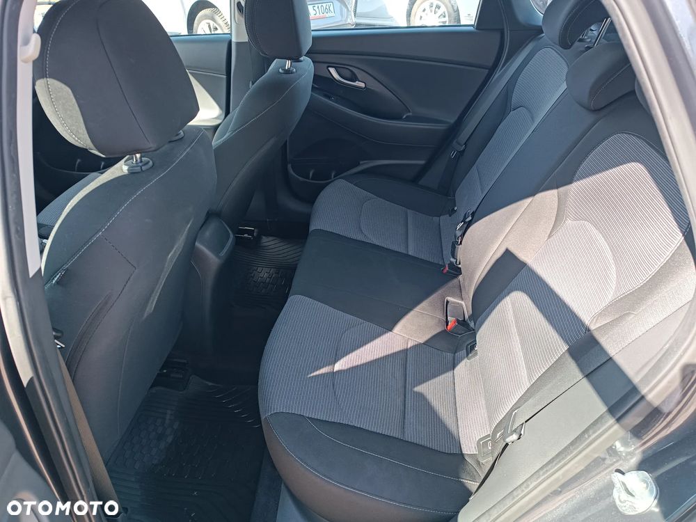 Hyundai i30 1.5 DPI Classic + - 22