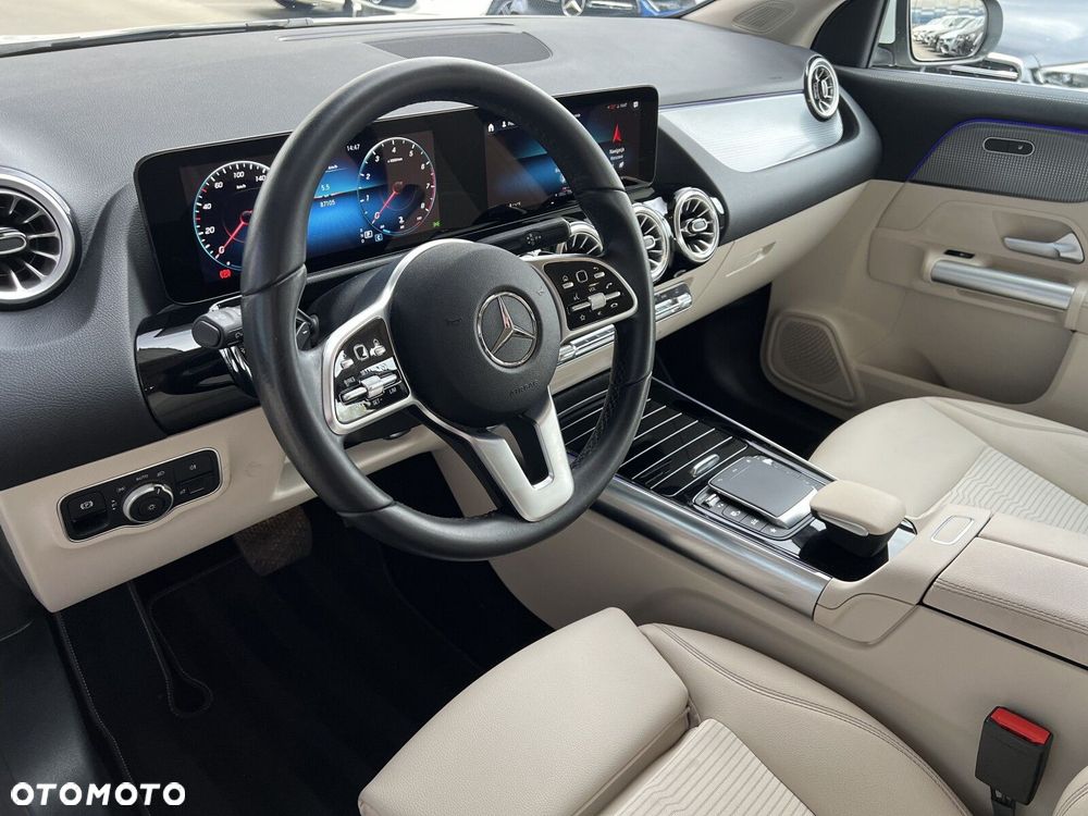 Mercedes-Benz GLA - 10