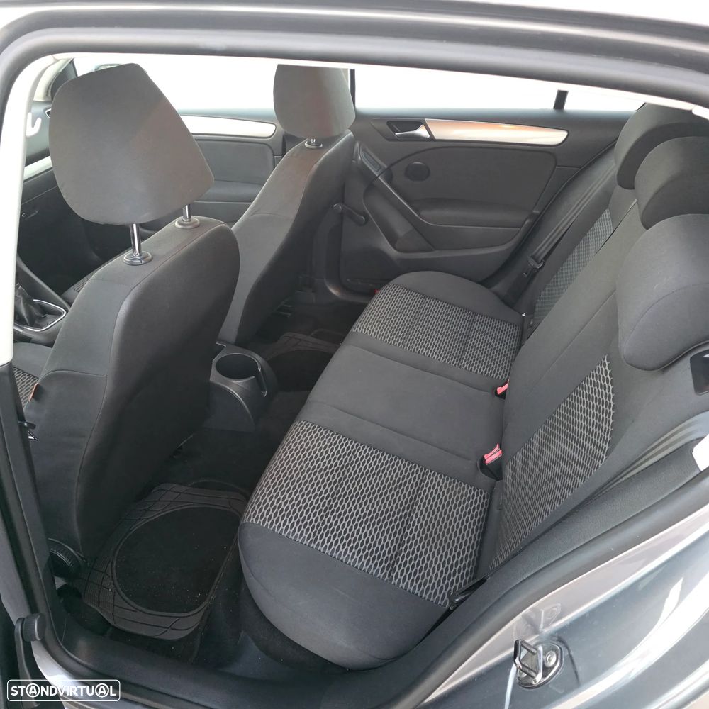 VW Golf 1.6 TDi Confortline - 6