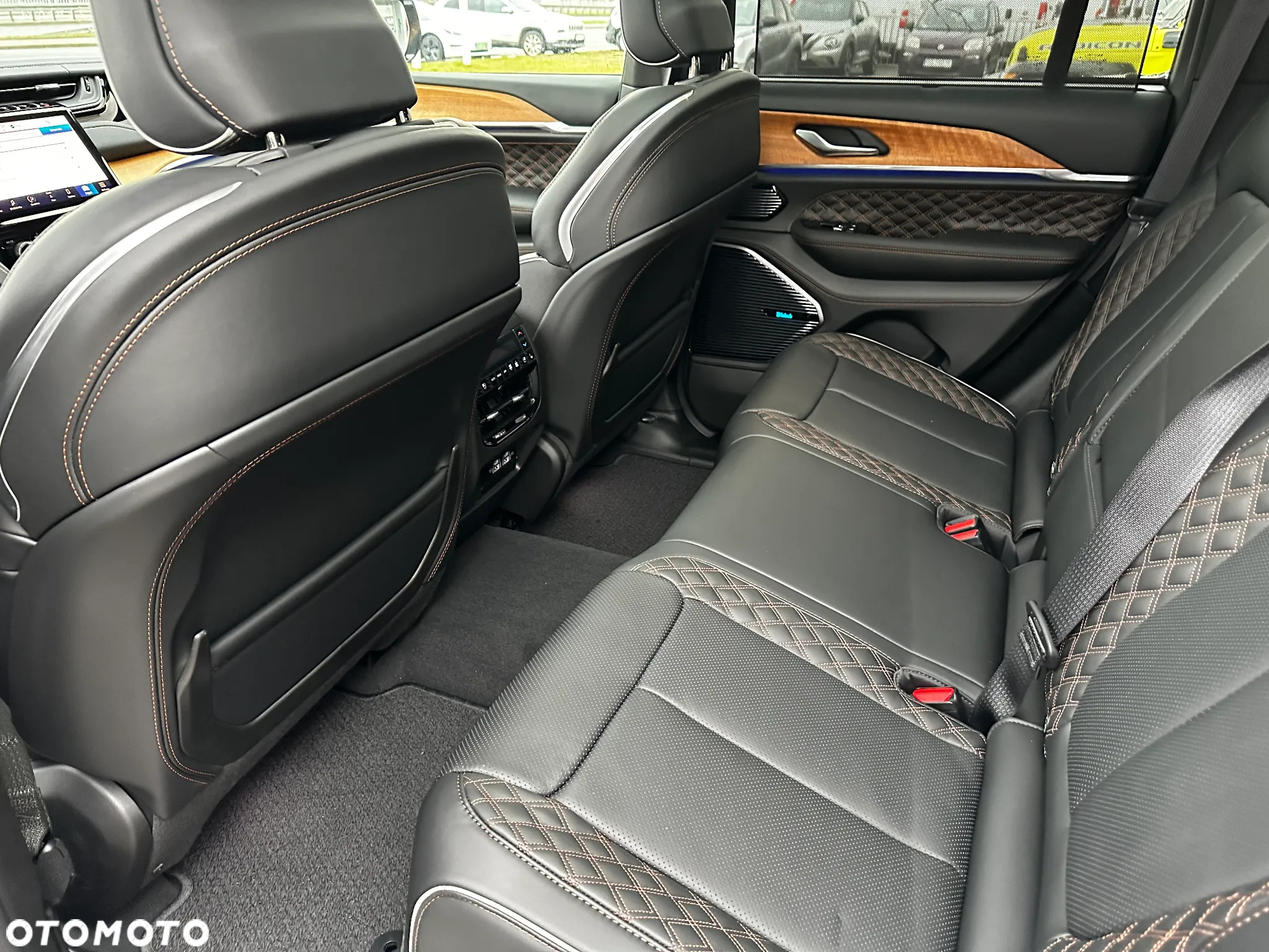 Jeep Grand Cherokee - 11