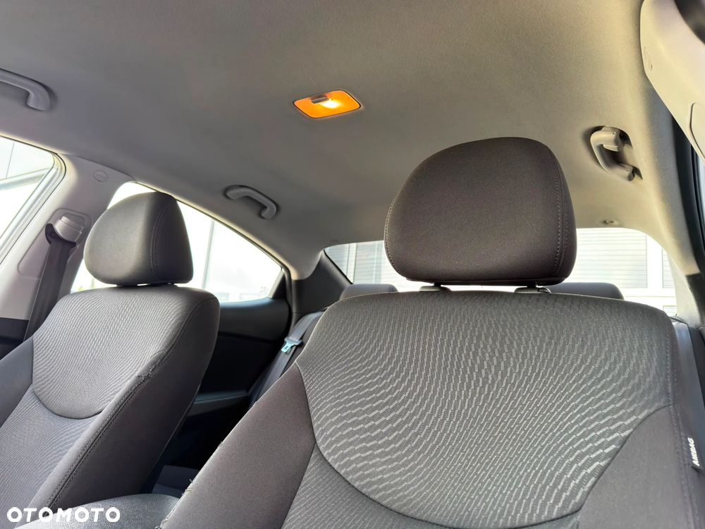 Hyundai Elantra 1.6 Comfort - 11