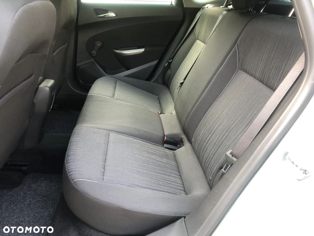 Opel Astra 1.4 Turbo - 29