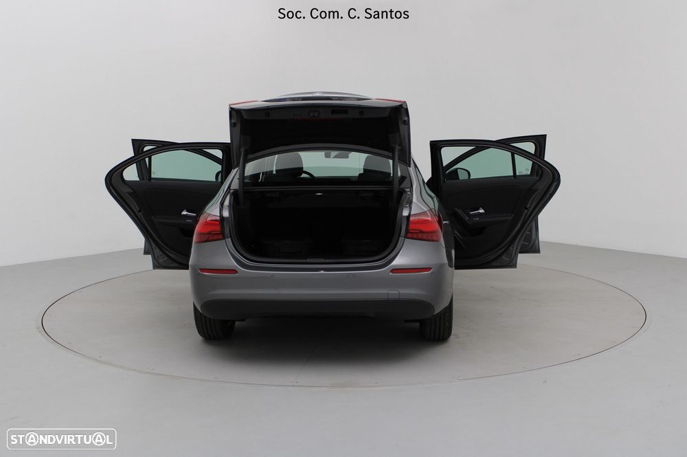 Mercedes-Benz A 250 Limousine e - 12