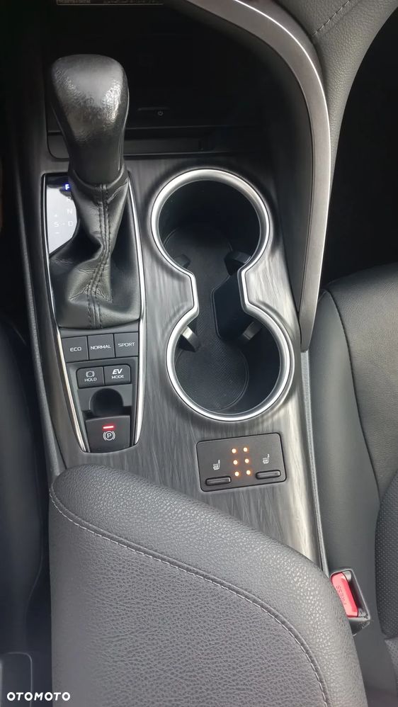 Toyota Camry 2.5 Hybrid Executive CVT - 32