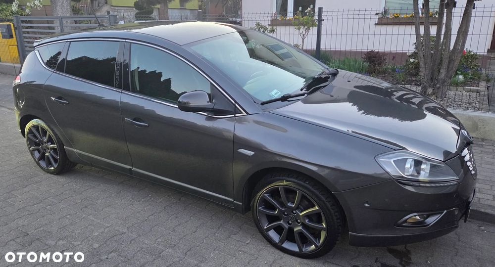 Lancia Delta 1.6 MJ S by Momo - 3