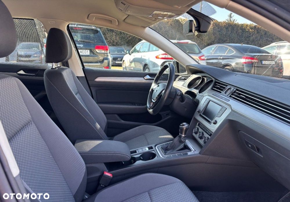 Volkswagen Passat - 10