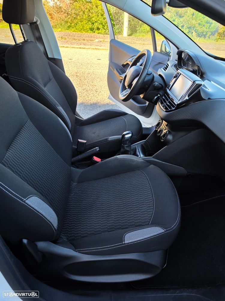 Peugeot 208 1.2 PureTech Style - 15