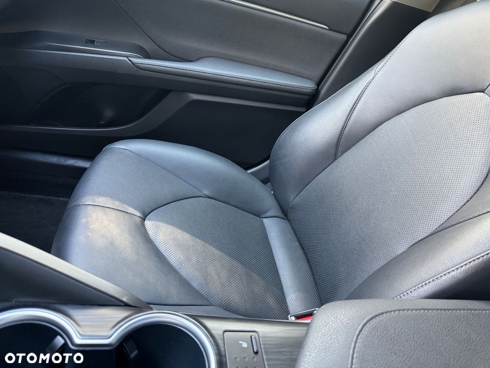 Toyota Camry 2.5 Hybrid Executive CVT - 29