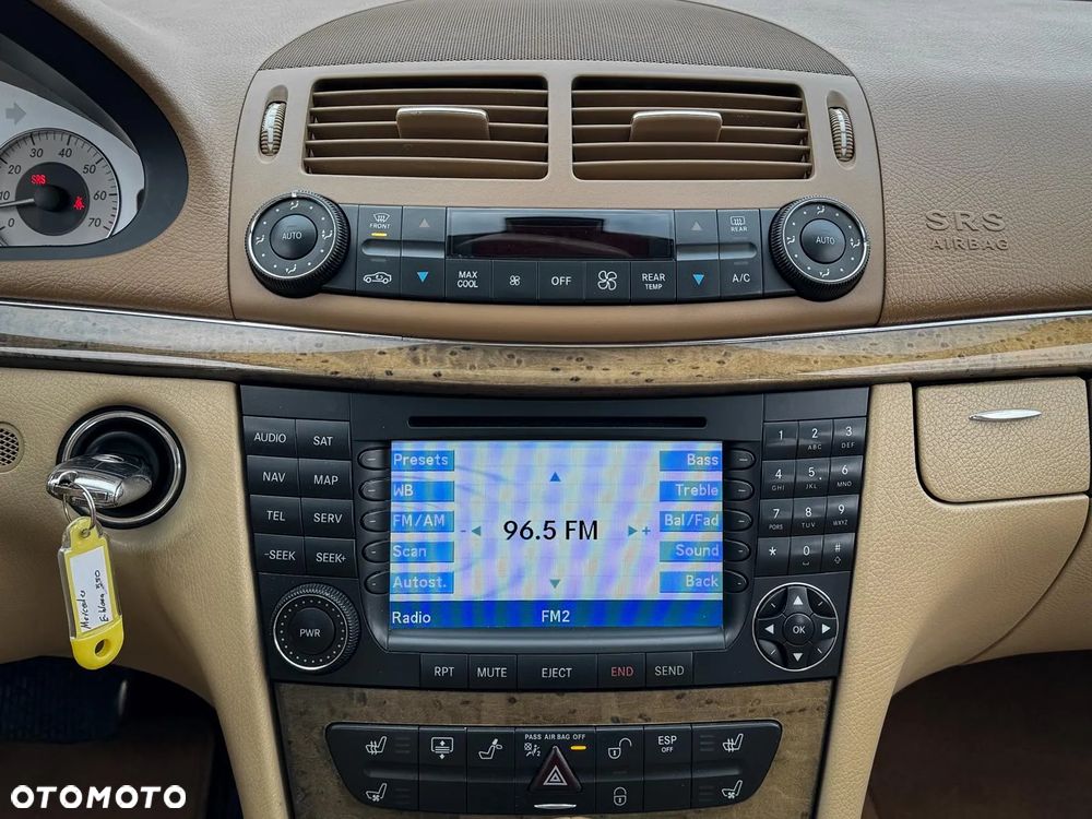 Mercedes-Benz Klasa E 500 4-Matic Avantgarde - 25