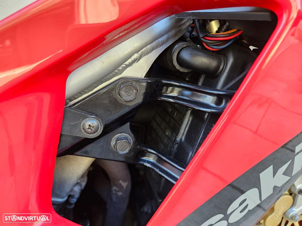 Kawasaki ZXR 400 - 8