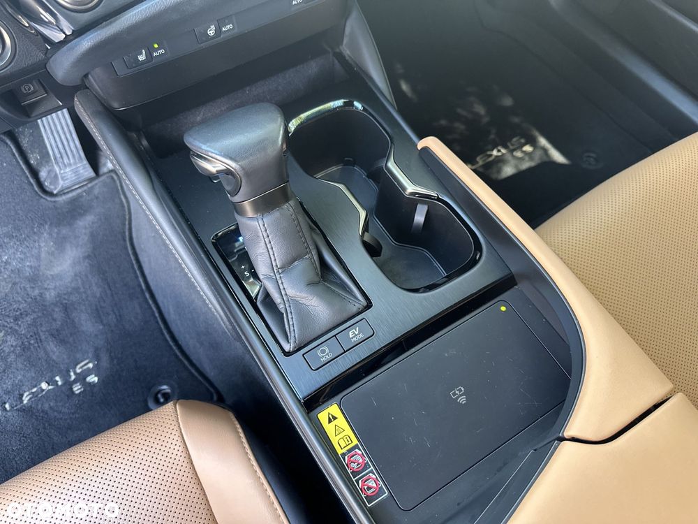 Lexus ES 300h Business Edition - 19