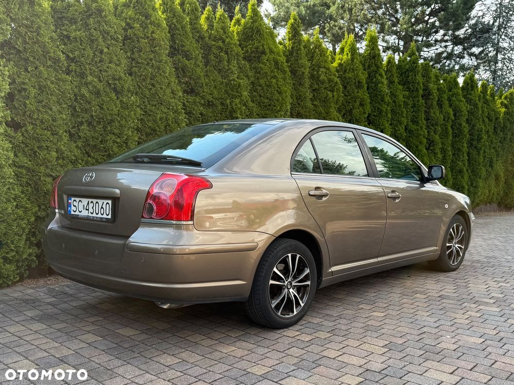 Toyota Avensis - 20