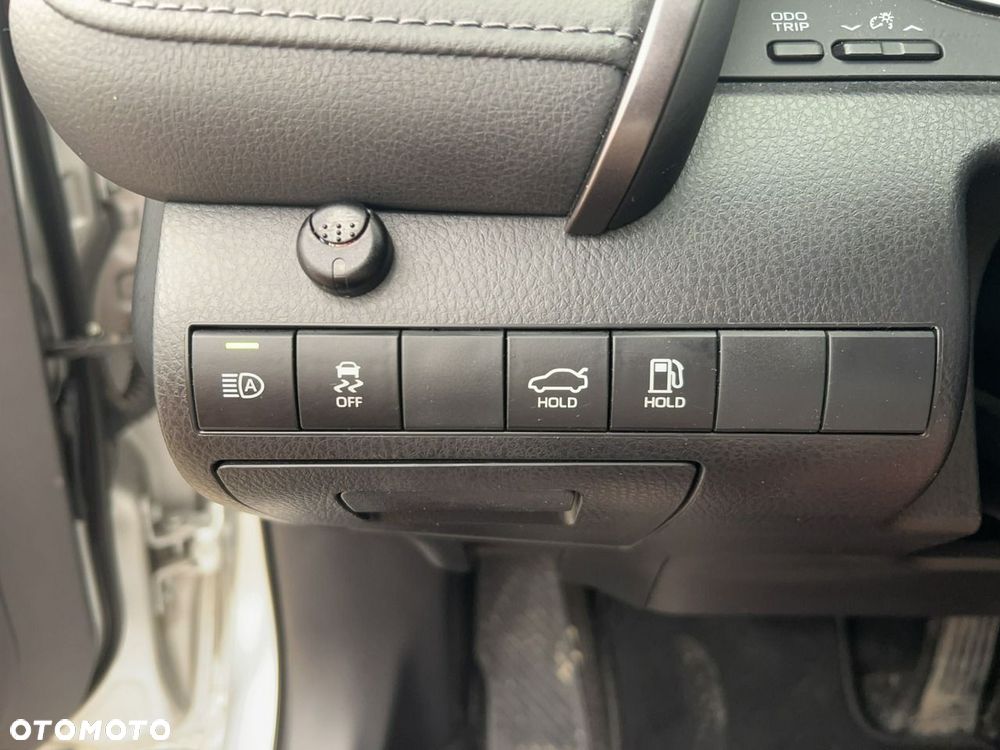 Toyota Camry - 26