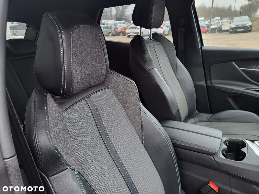 Peugeot 3008 1.2 PureTech mHEV Active Pack S&S e-DCS6 - 36