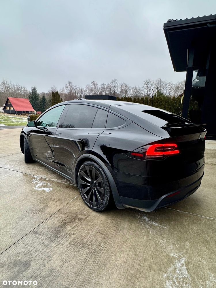Tesla Model X - 10