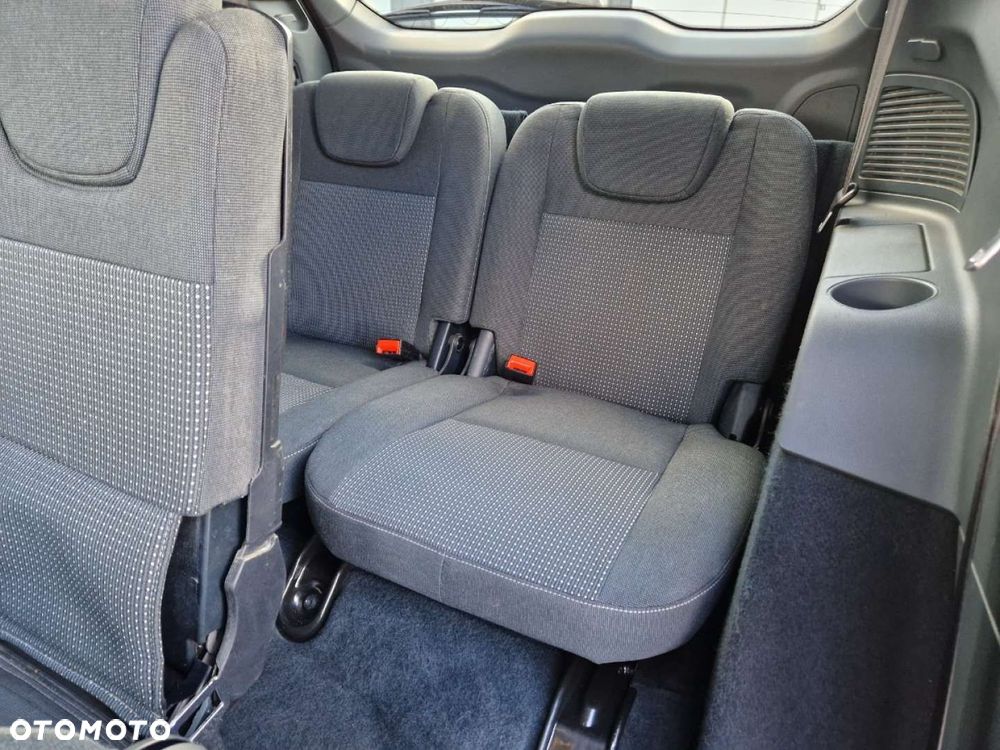 Ford Grand C-MAX - 17