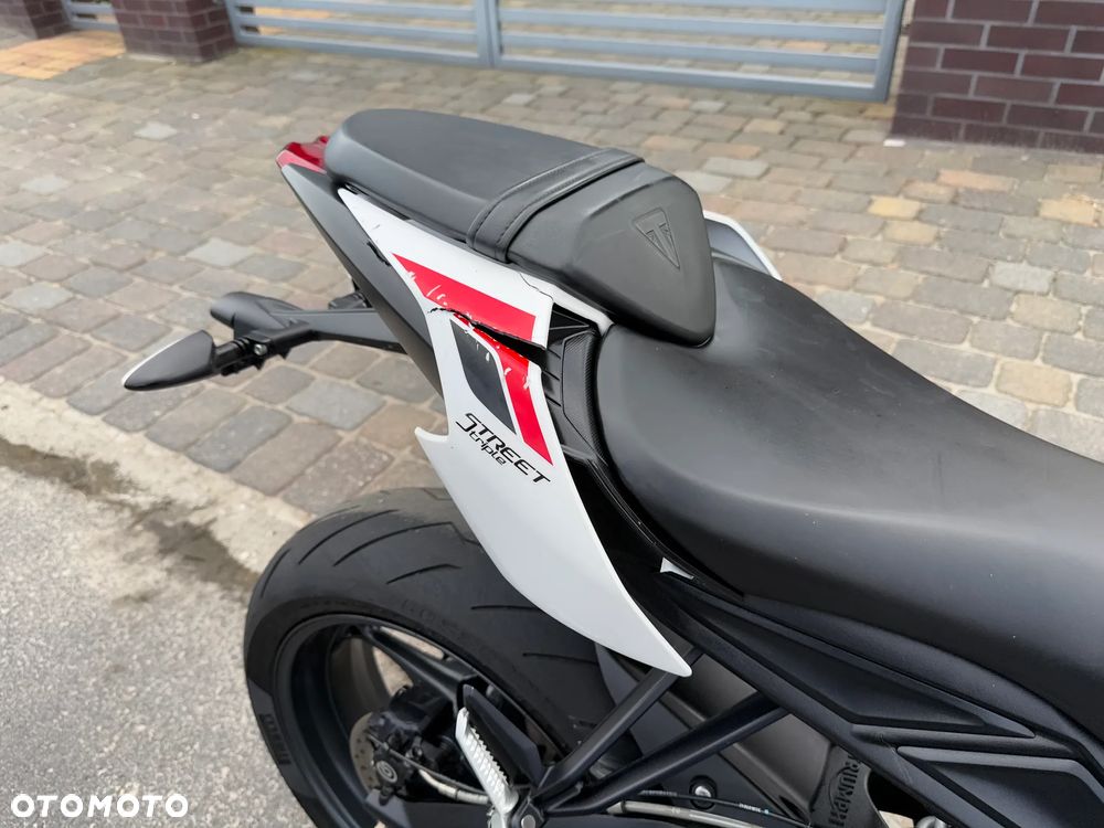 Triumph Street Triple - 32
