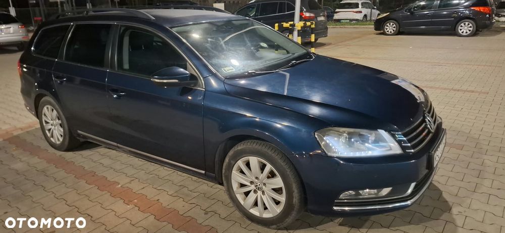 Volkswagen Passat - 1