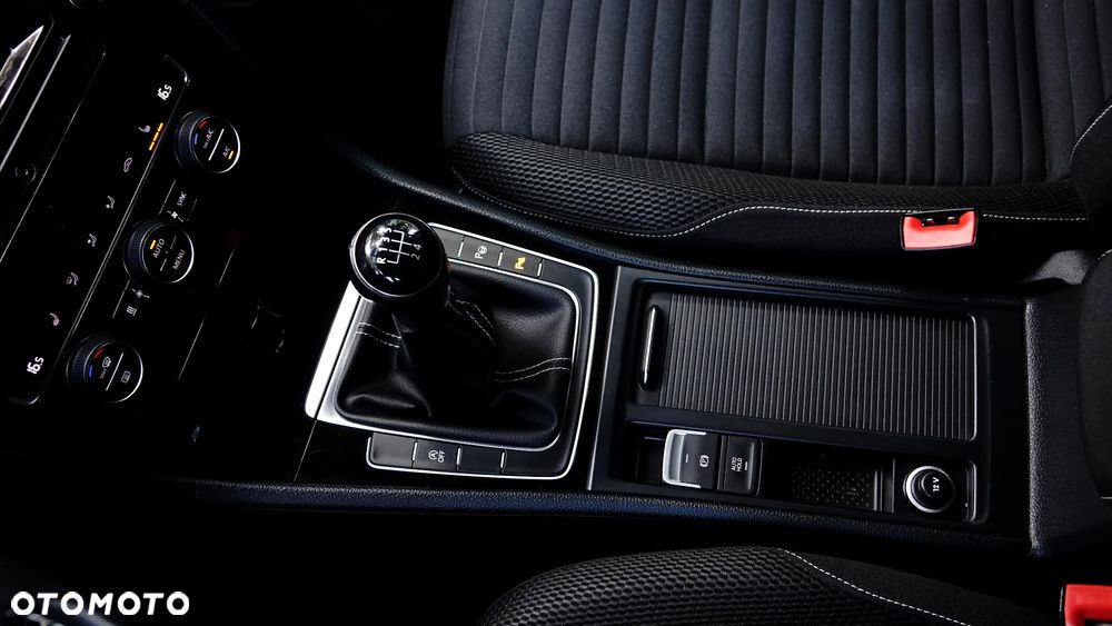 Volkswagen Golf - 20
