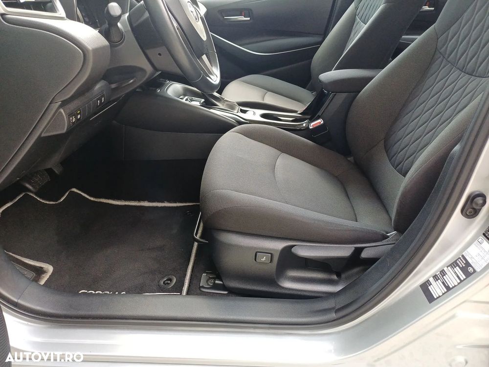 Toyota Corolla 1.8 HSD Business - 11