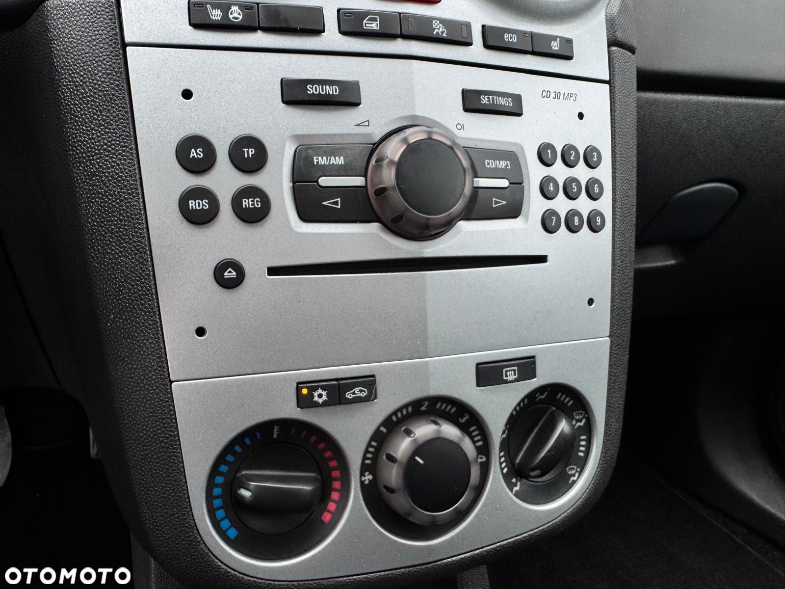 Opel Corsa 1.4 16V Cosmo - 33