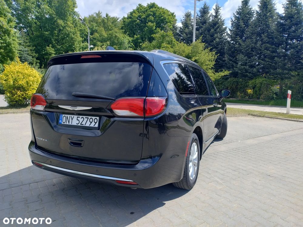 Chrysler Pacifica - 3