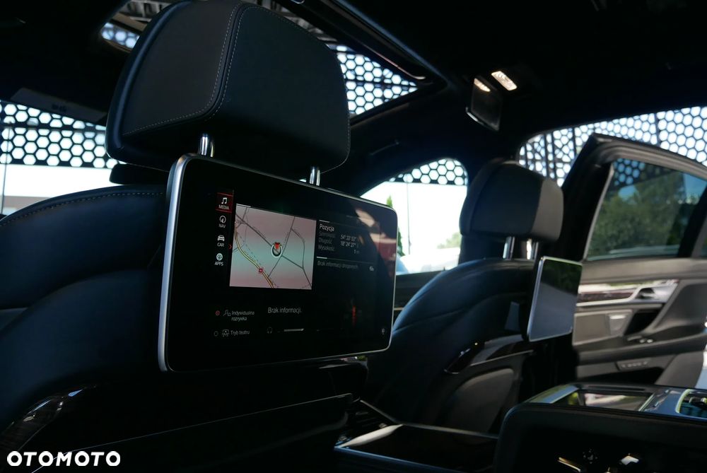 BMW Seria 7 750Li xDrive - 22