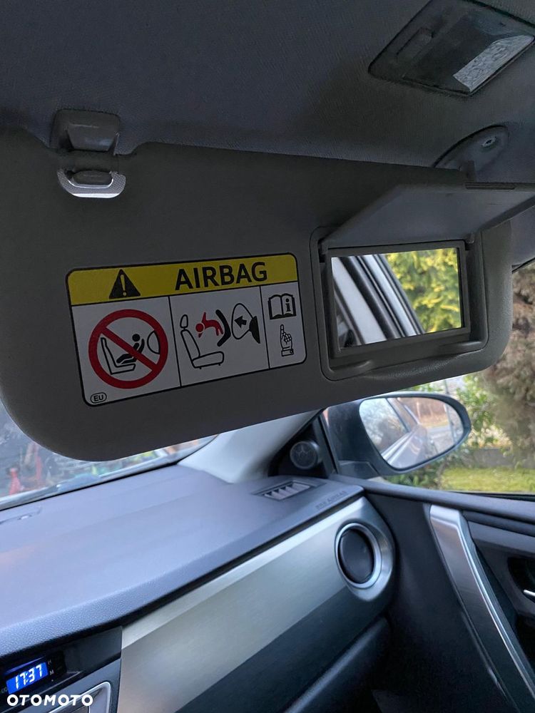 Toyota Auris 1.6 Premium - 16