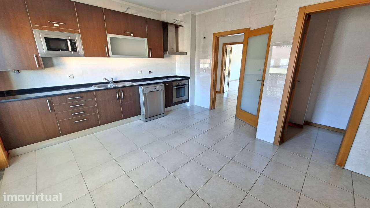 Apartamento T3 com 206m2  Box e 1 lugar estacionamento Pinhal Novo - Grande imagem: 5/17
