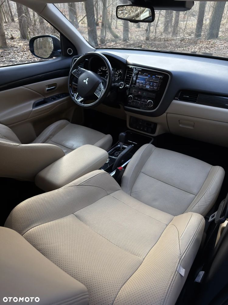 Mitsubishi Outlander 2.0 Intense + Navi 4WD CVT - 7