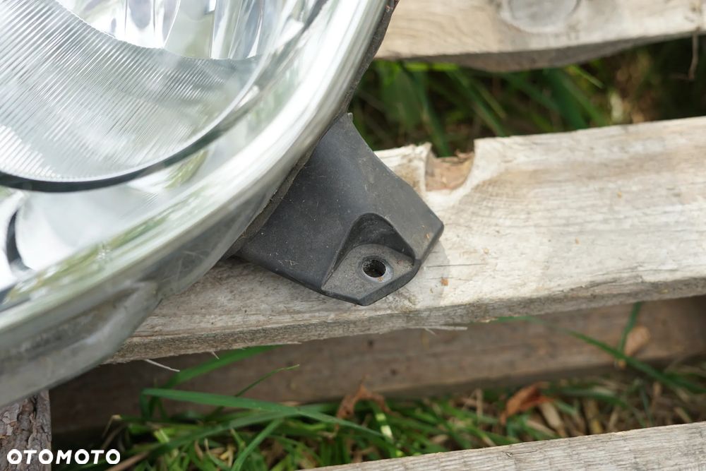Lampa przód przednia lewa Citroen C3 II Anglik - 2