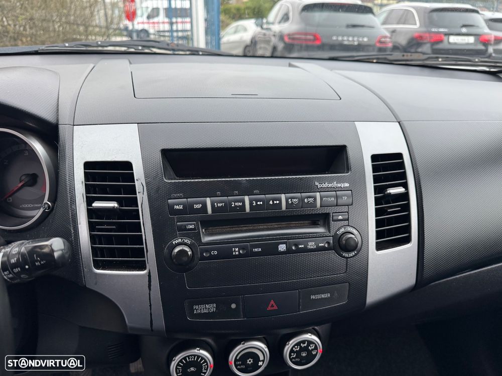 Mitsubishi Outlander 2.0 DI-D Intense+ 4WD - 19