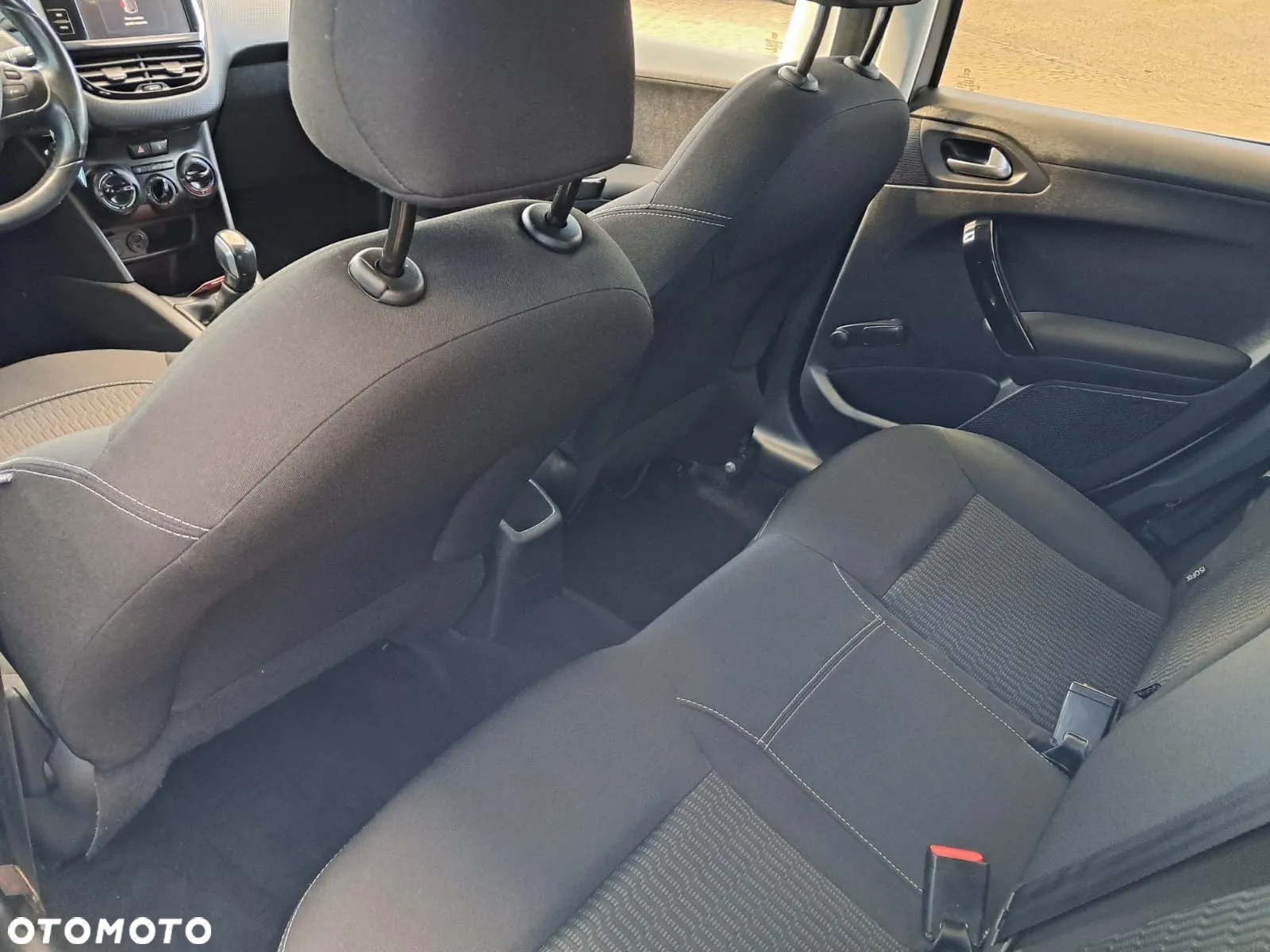 Peugeot 208 - 19