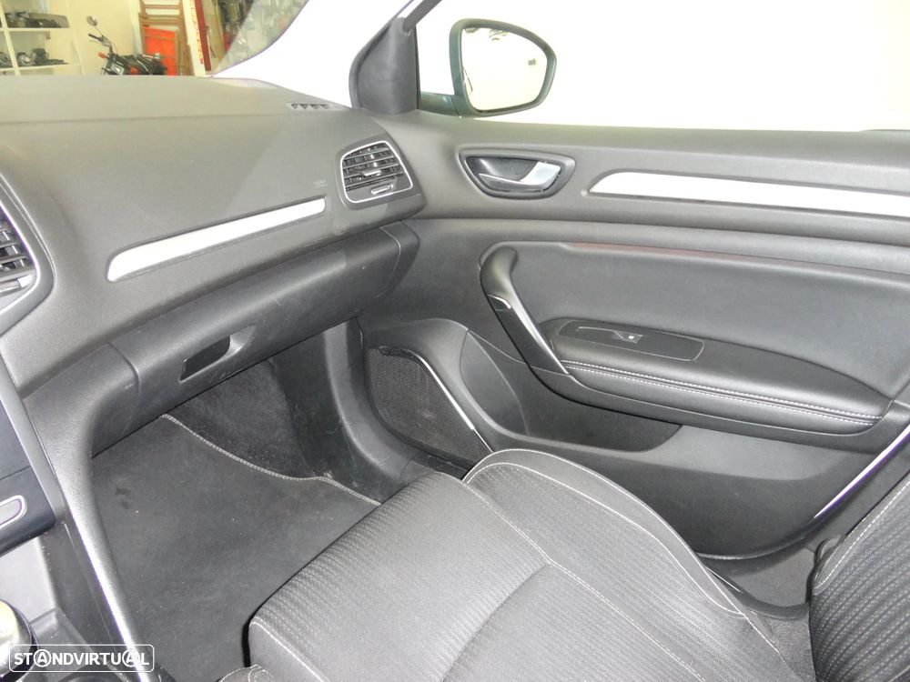 Renault Mégane Sport Tourer ENERGY dCi 130 INTENS - 24