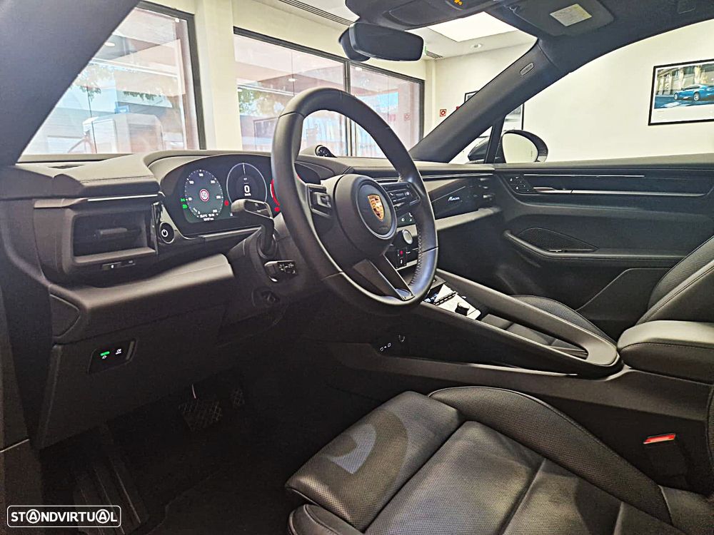 Porsche Macan Electric 4 - 16