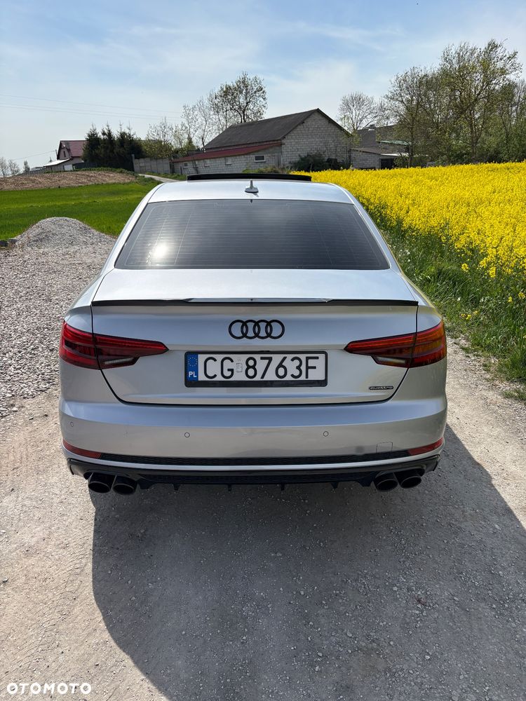 Audi A4 Limousine - 8