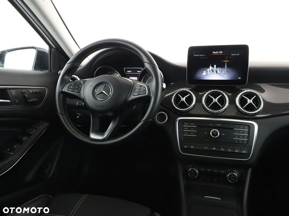 Mercedes-Benz GLA 250 4-Matic Urban - 17