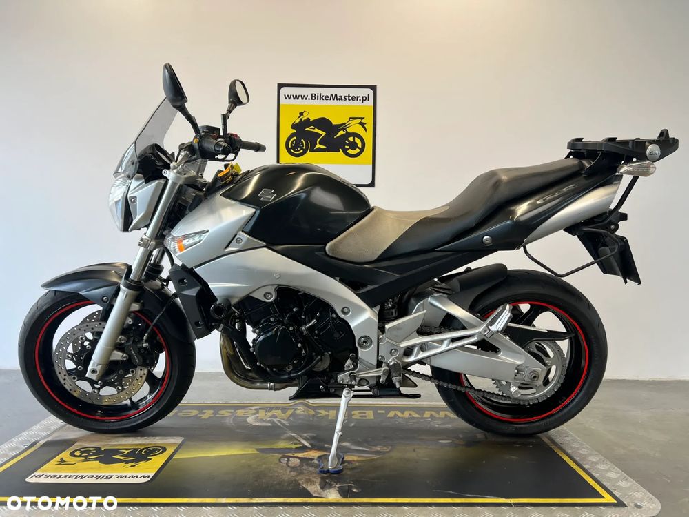 Suzuki GSR - 2