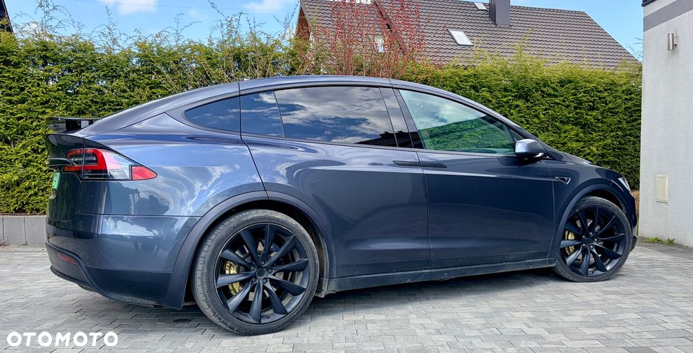Tesla Model X - 4