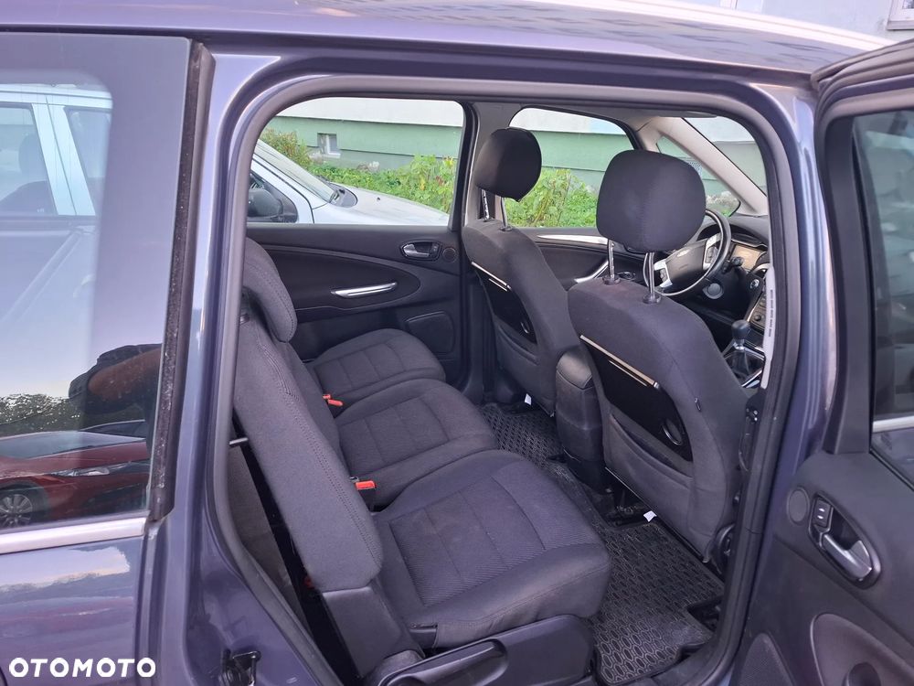 Ford Galaxy 2011 photo 4