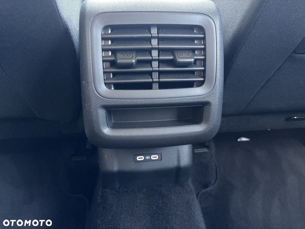 Volkswagen T-Roc - 21
