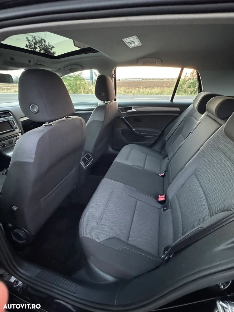 Volkswagen Golf - 11