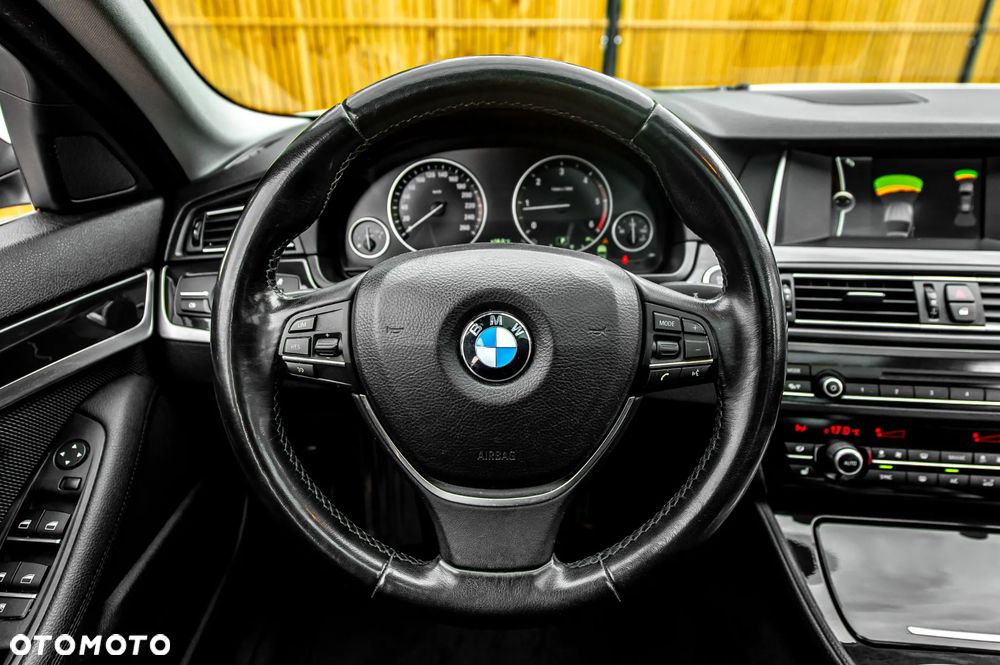 BMW Seria 5 525d Luxury Line - 30