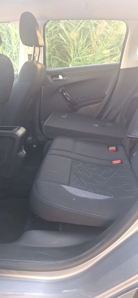 Peugeot 2008 1.2 PureTech Signature - 12