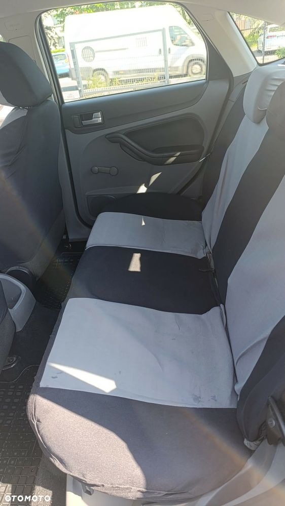 Ford Focus 1.6 Comfort - 10