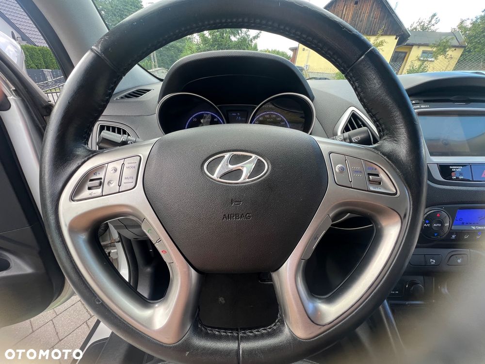 Hyundai ix35 2.0 CRDi 4WD Fifa World Cup Gold Edition - 24