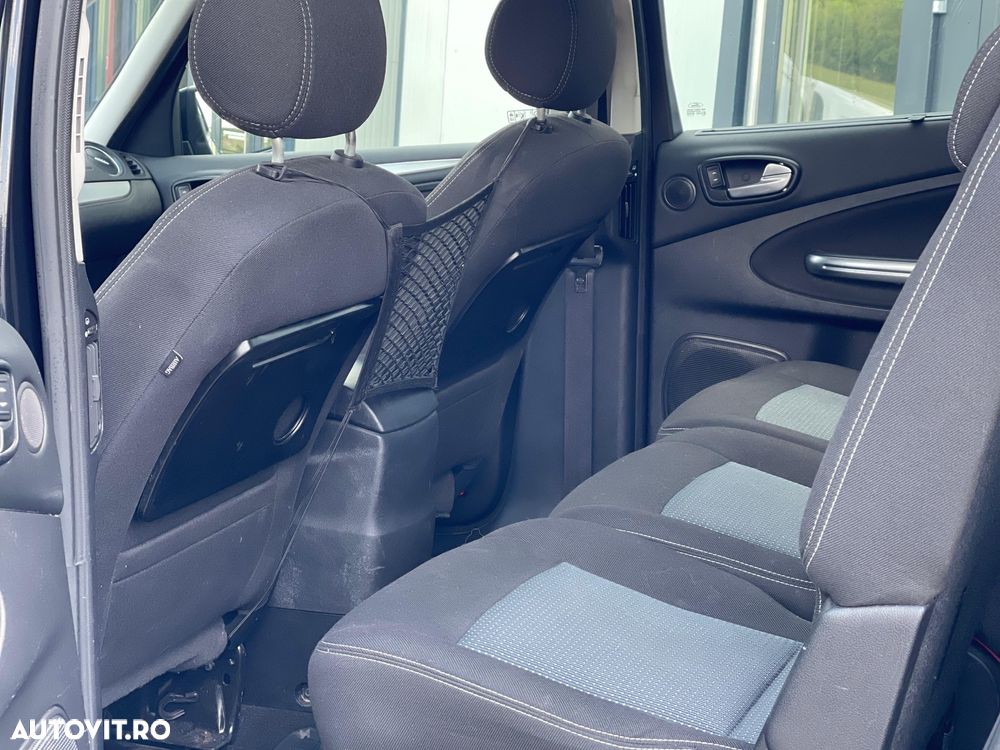 Ford Galaxy - 10